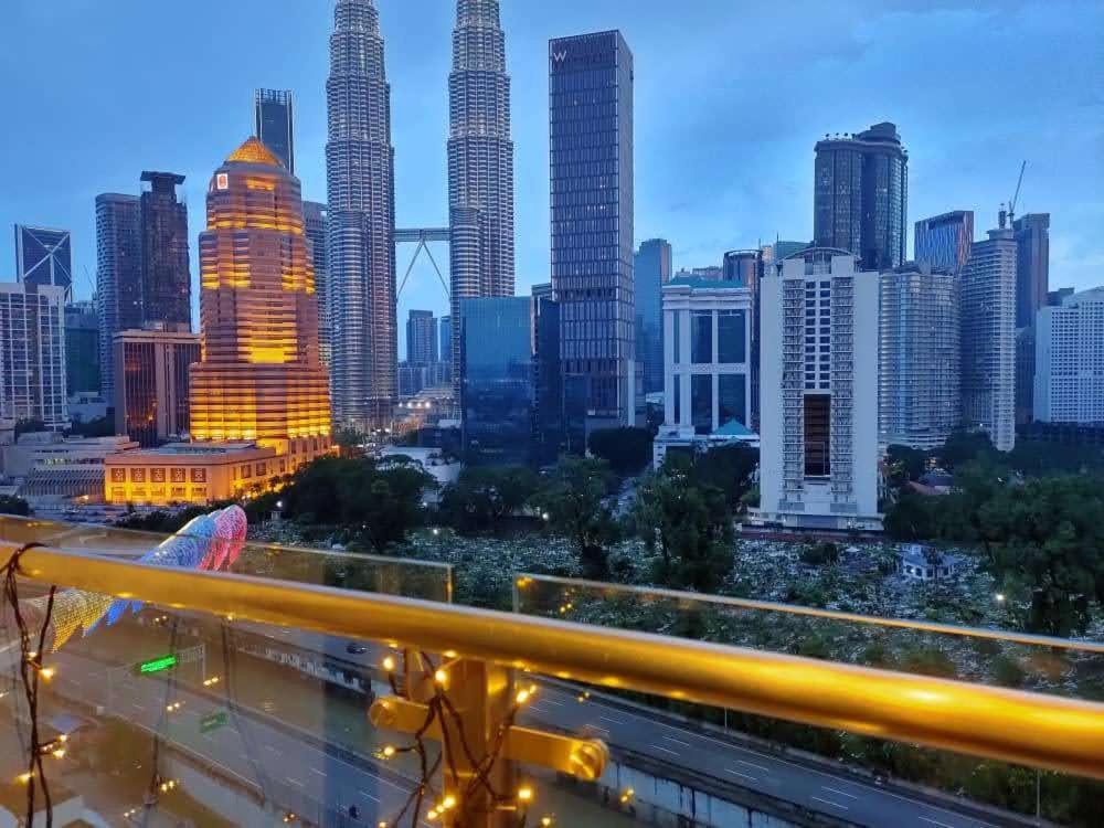 Klcc Legasi Direct View With A Superking Bed At A 3-Bedroom Premium Unit Kuala Lumpur Exterior photo